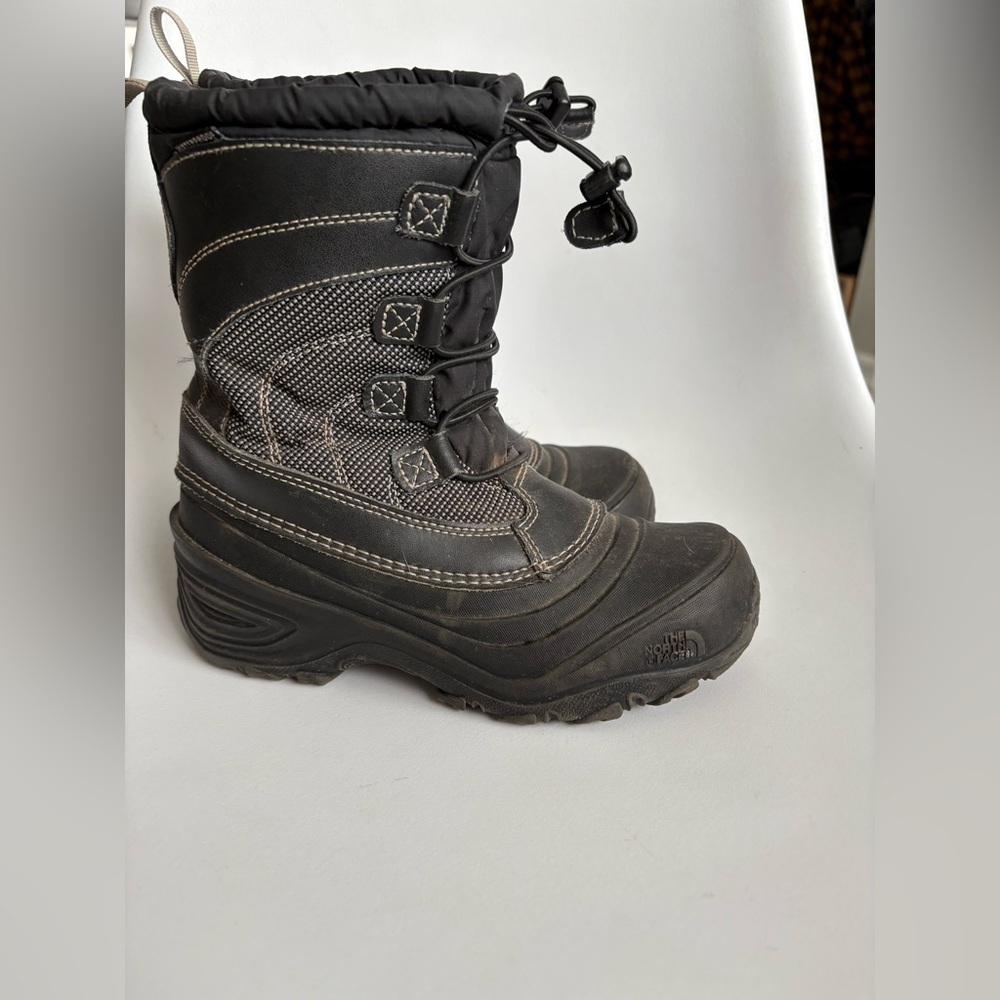 The North Face kids Alpenglow lV waterproof boots winter size 2
